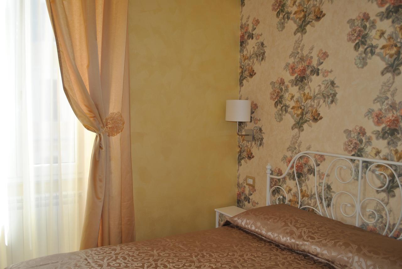 Deluxe Room,614136450:JPEG